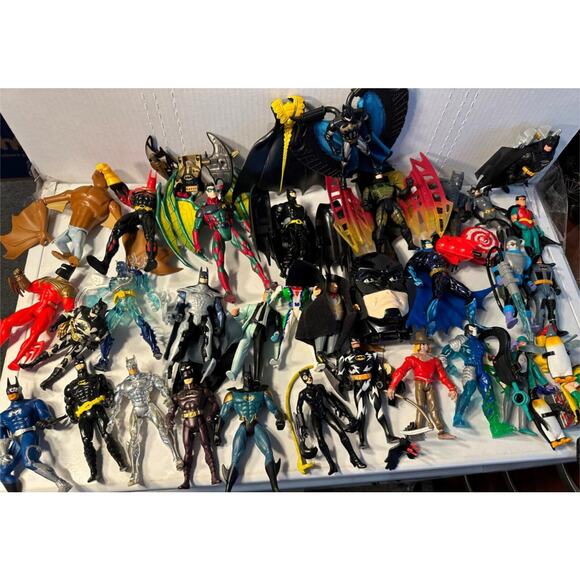 Large Lot of Vintage Batman Action Figure & Parts - 1990's 35 Action Figures +++ - Picture 1 of 13